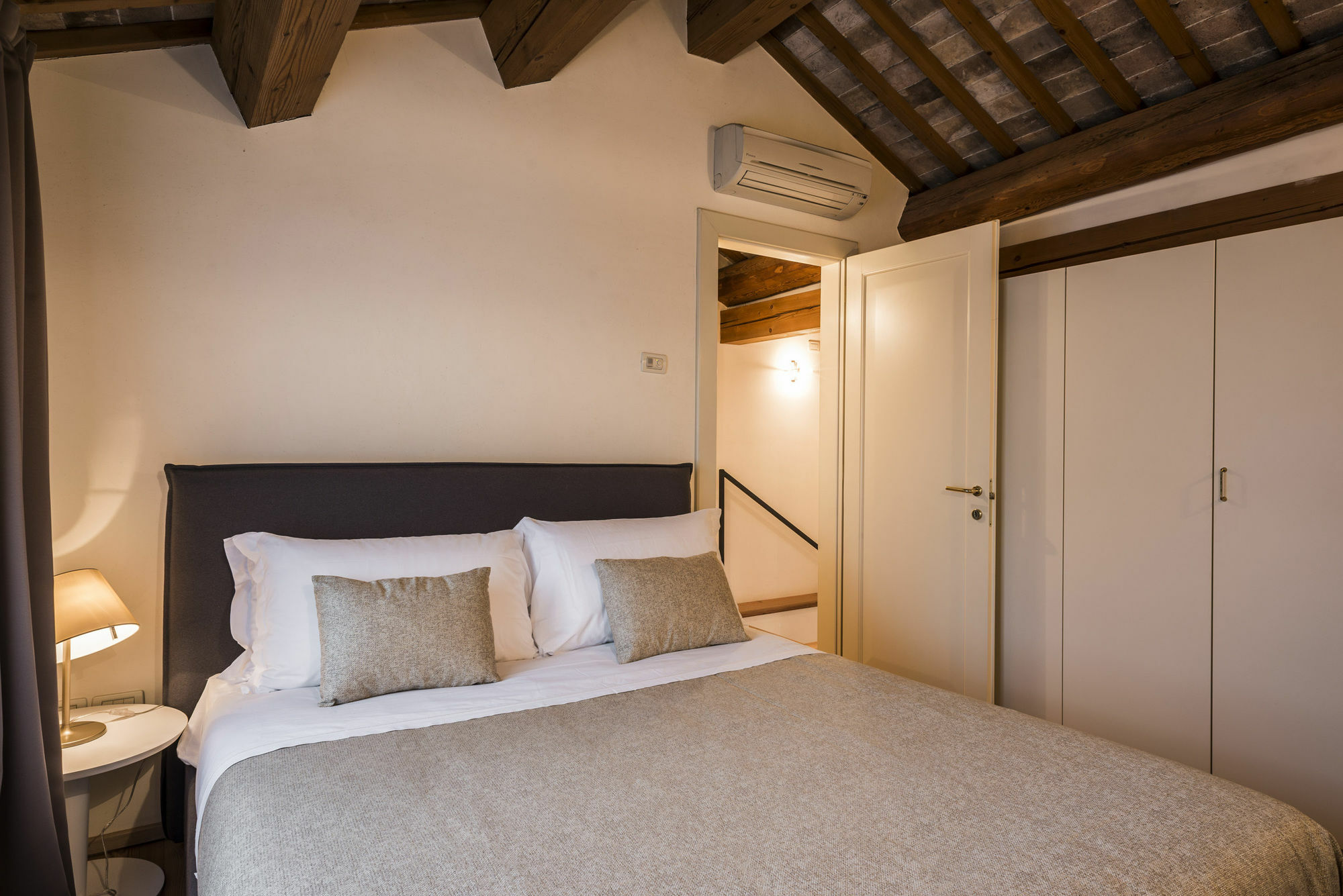 Myplace Sant'Agostino Apartment เตรวิโซ ภายนอก รูปภาพ